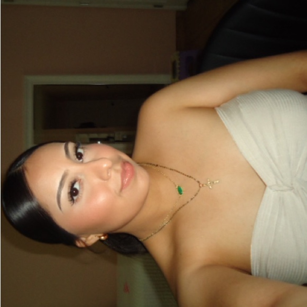 Meet your Posher, Esmeralda